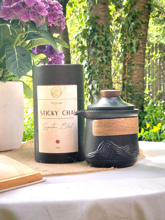 Geschenk Set - Ceramic Teepot & Pilgrim Signature Blend 250g Dose