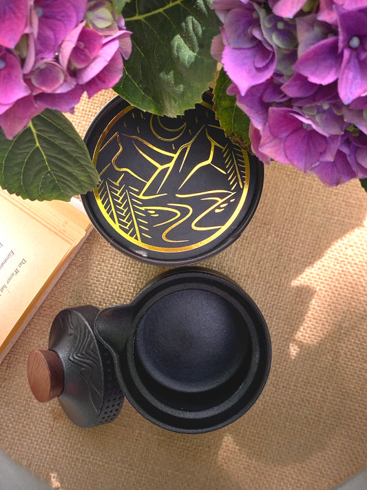 Geschenk Set - Ceramic Teepot & Pilgrim Signature Blend 250g Dose